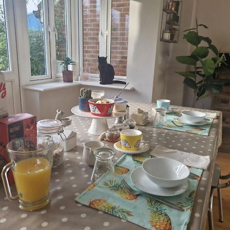 Bed and Breakfast Walton Crescent Winford Esterno foto