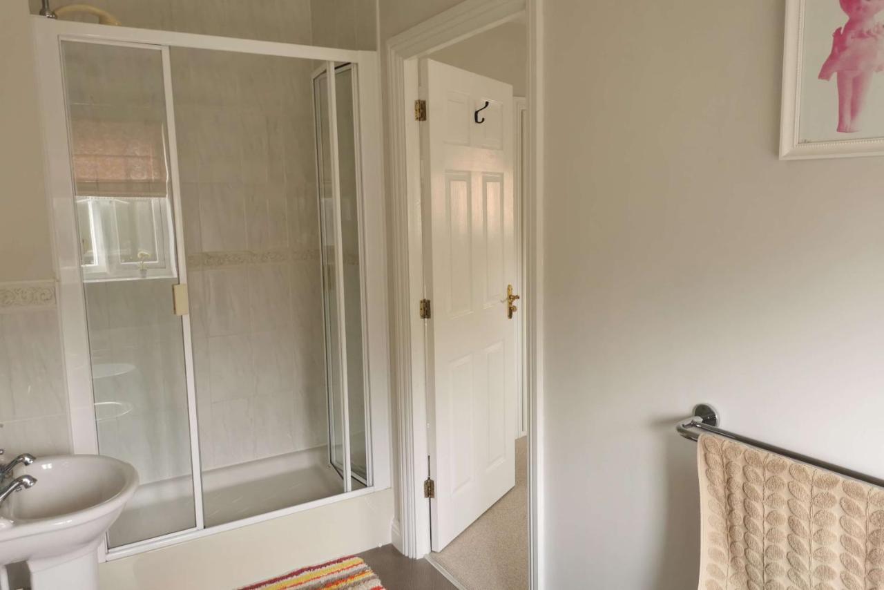 Bed and Breakfast Walton Crescent Winford Esterno foto